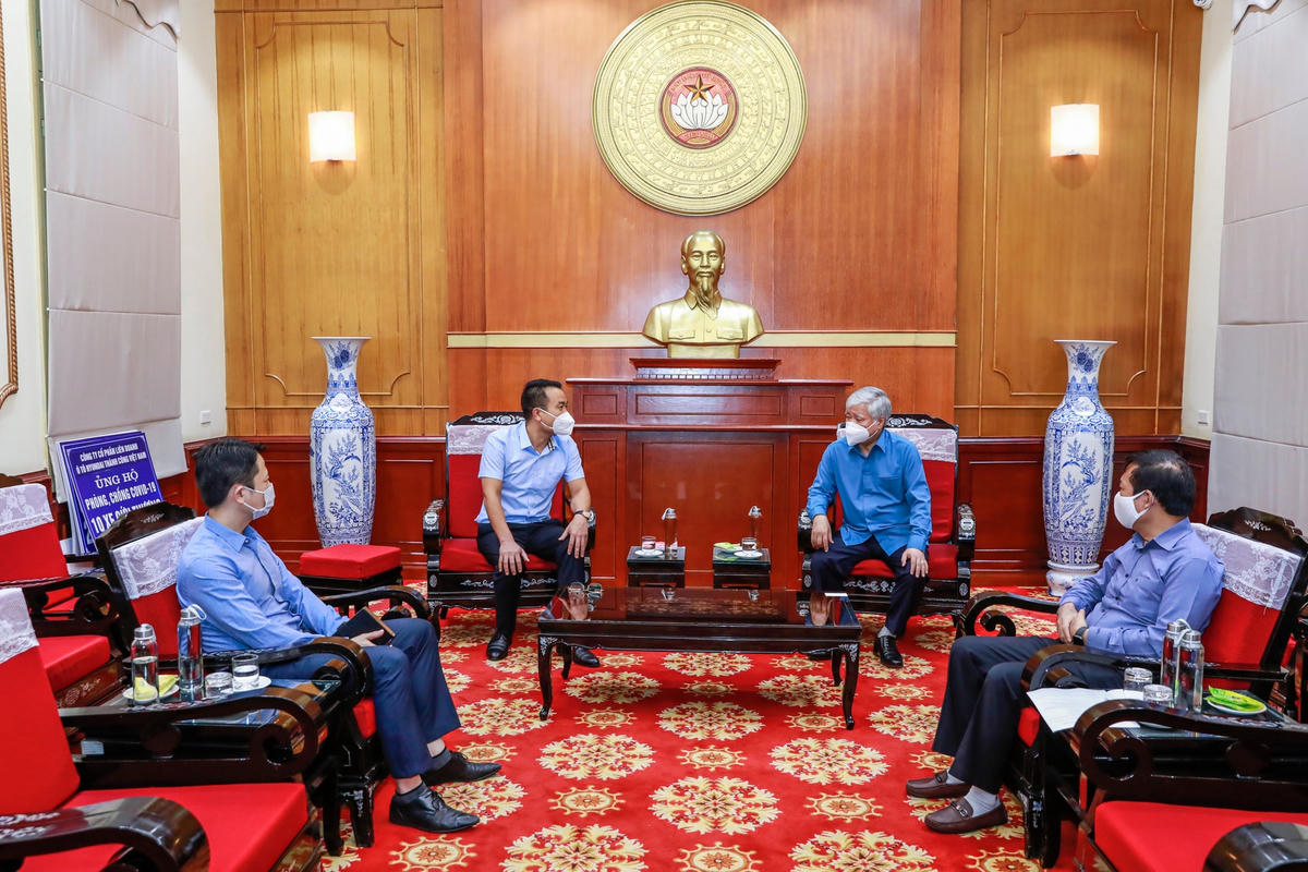 Quang cảnh buổi tiếp nhận. 