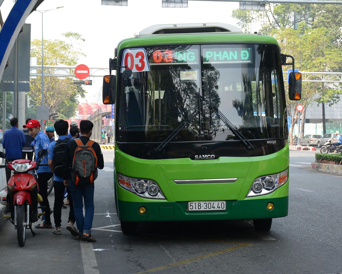 Nhiều người cho rằng xe buýt hiện tại quá to dẫn đến là một trong các nguyên nhân gây kẹt xe tại TP HCM.