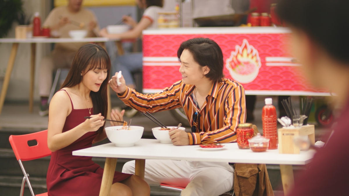Những cử chỉ thân mật của Dũng dành cho Hà Lan.