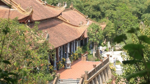 Về quy mô, chùa có Tam Bảo, nhà thờ Tổ, nơi thờ Đức Ông, đức Thánh Hiền; nhà ở, giảng đường, nhà khách, nơi ở của phật tử.  