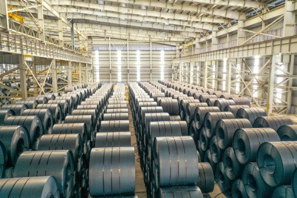 Thép Hòa Phát Dung Quất cán mốc 1 triệu tấn thép cuộn cán nóng.