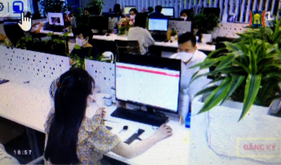 Tổng đài trực đường dây nóng.