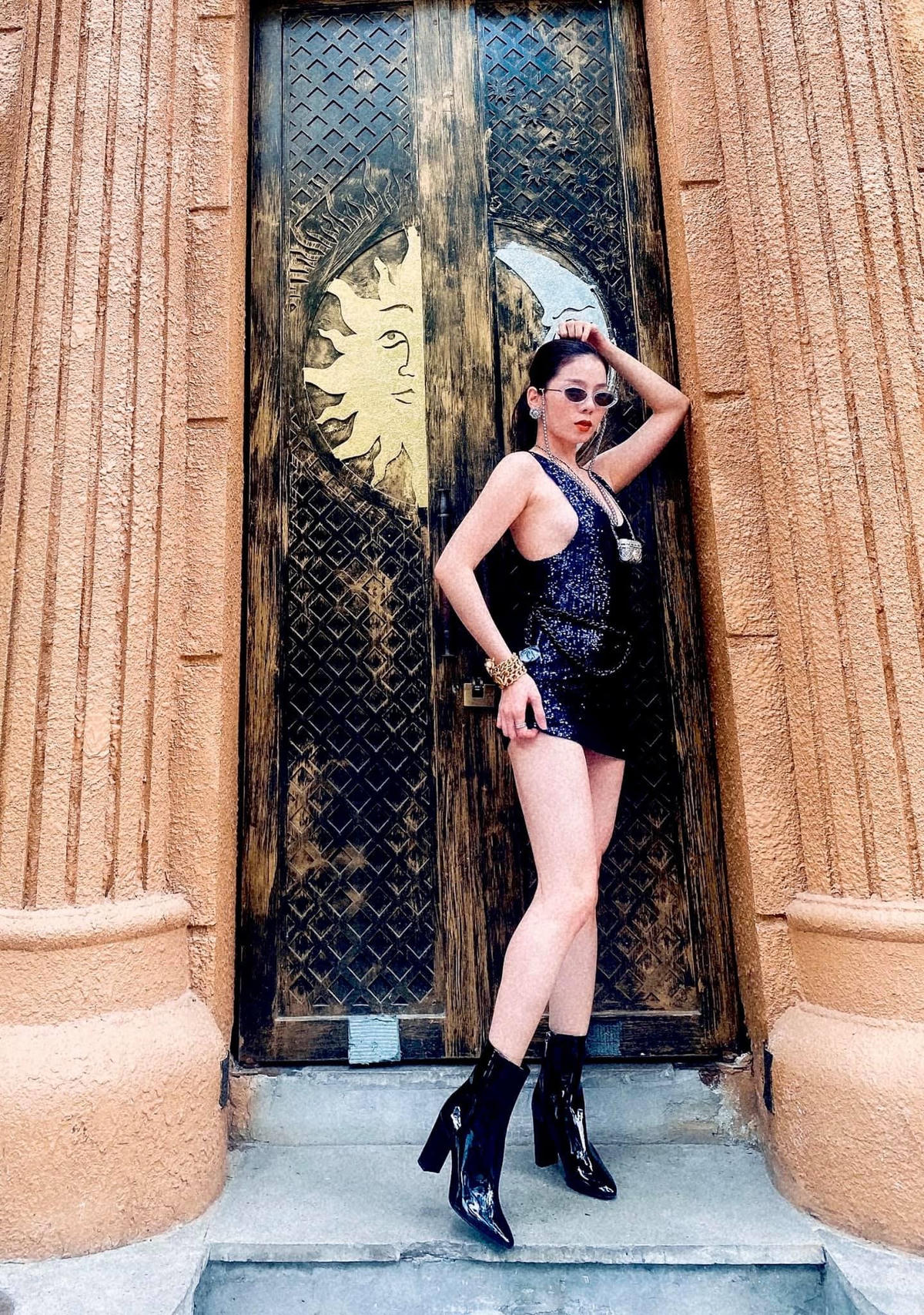 Từ sau khi công khai mối quan hệ với với bạn trai kém 12 tuổi Lâm Bảo Châu, nhan sắc của Lệ Quyên ngày càng trẻ hóa.