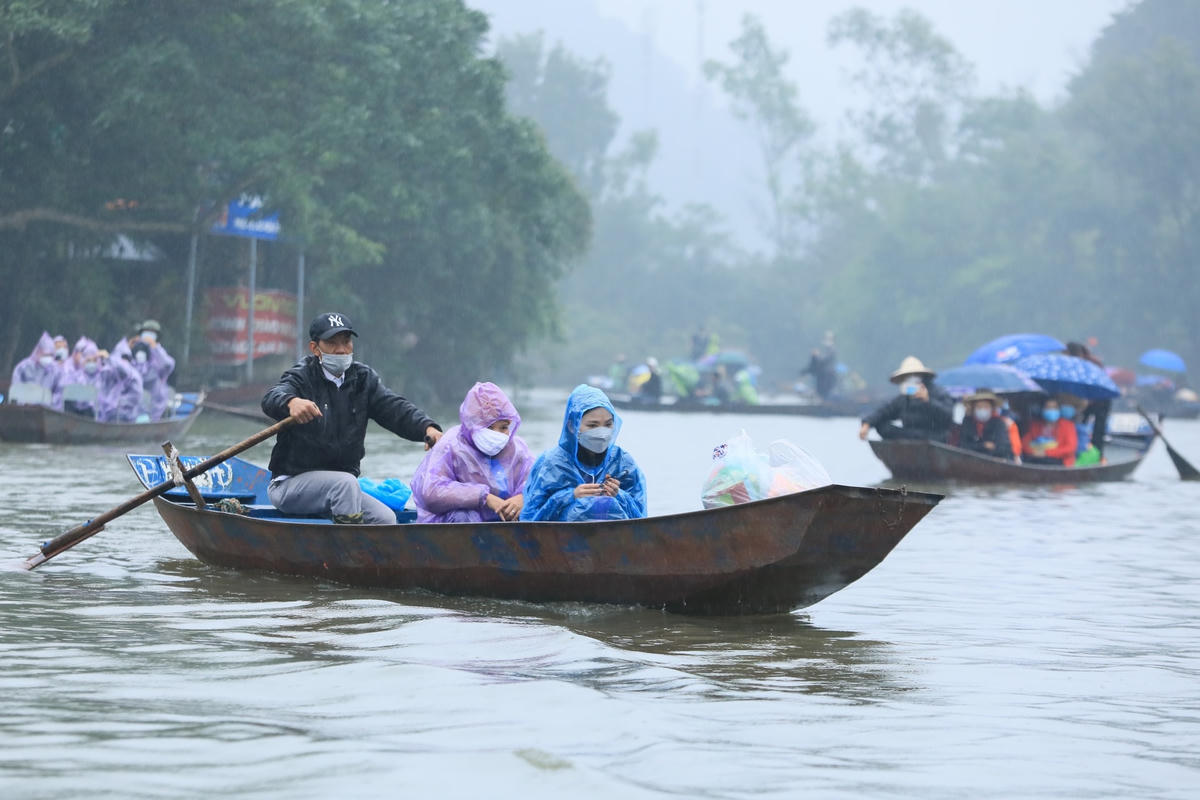 Không còn cảnh ùn ứ tại khu vực suối Yến.