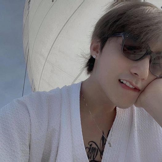 Sơn Tùng M-TP gửi lời chúc sinh nhật ngọt ngào đến Fan clup “Sky”: “Anh muốn chúc em sẽ luôn vui vẻ, hạnh phúc, tươi vui, gặp thật nhiều may mắn trong cuộc sống cũng như trong công việccccc !!!!!! Đặc biệt là phải luôn khoẻ mạnhhhhh nhéeeeee ! Đừng quên thương anh nhiều hơn nhiều hơn mỗi ngày trong tương lai đó nhaaa !!!! Cảm ơn em vì đã luôn ở bên yêu thương anh ...”.  