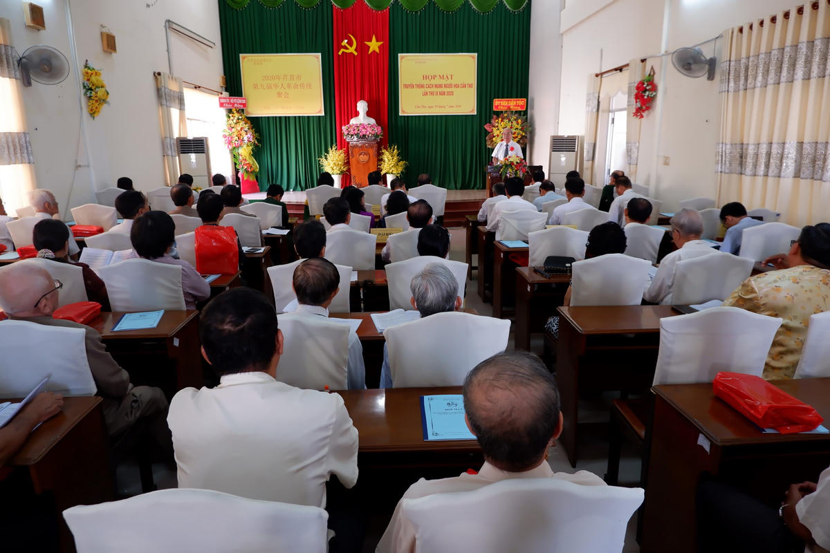 Quang cảnh buổi họp mặt.