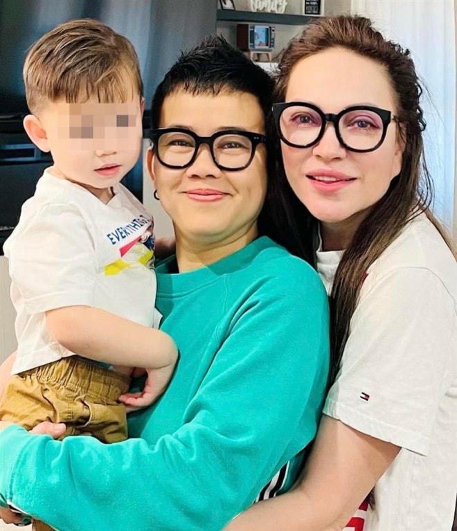 Trong thời gian về Mỹ, Thanh Hà và Phương Uyên có nhiều khoảnh khắc tình tứ. 