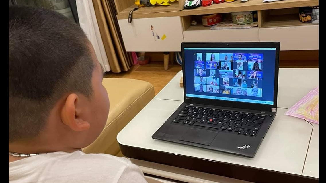 Học online là giải pháp tình thế trong khi nhiều tỉnh thành đang áp dụng giãn cách xã hội.