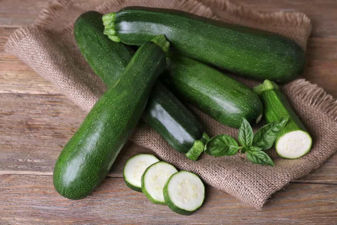 Bí ngòi chỉ chứa 17 calo trong mỗi 120g.  