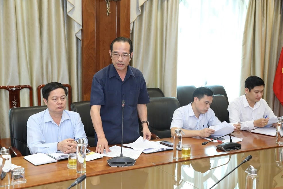 Các đại biểu đóng góp ý kiến tại cuộc họp. Ảnh: Quang Vinh.