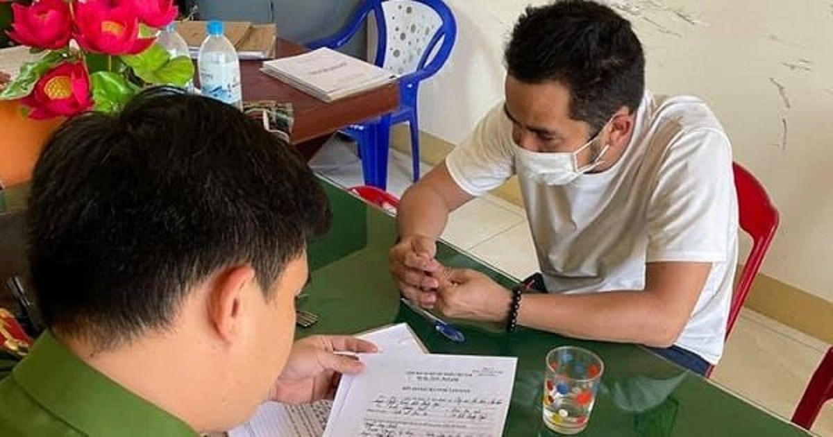 Lực lượng Công an đang làm việc với các đối tượng tại cơ quan điều tra. (Ảnh CA cung cấp).
