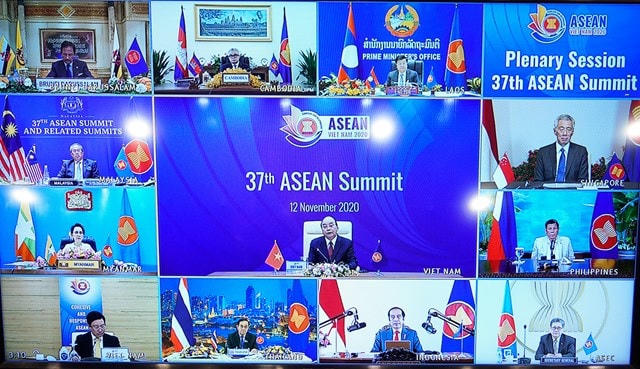Màn hình trực tuyến Hội nghị Cấp cao ASEAN lần thứ 37.