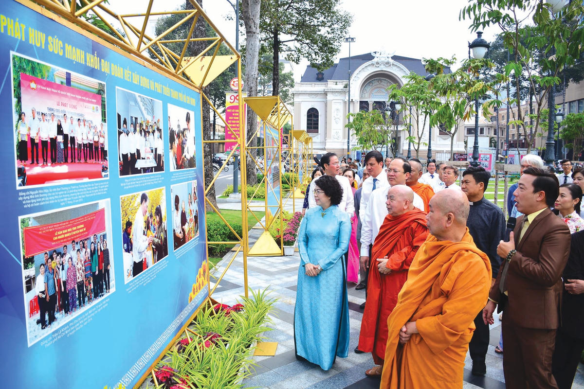 Triển lãm ảnh “Mặt trận Tổ quốc Việt Nam - Nơi hội tụ sức mạnh khối đại đoàn kết toàn dân tộc” tại TPHCM, ngày 9/11/2020.