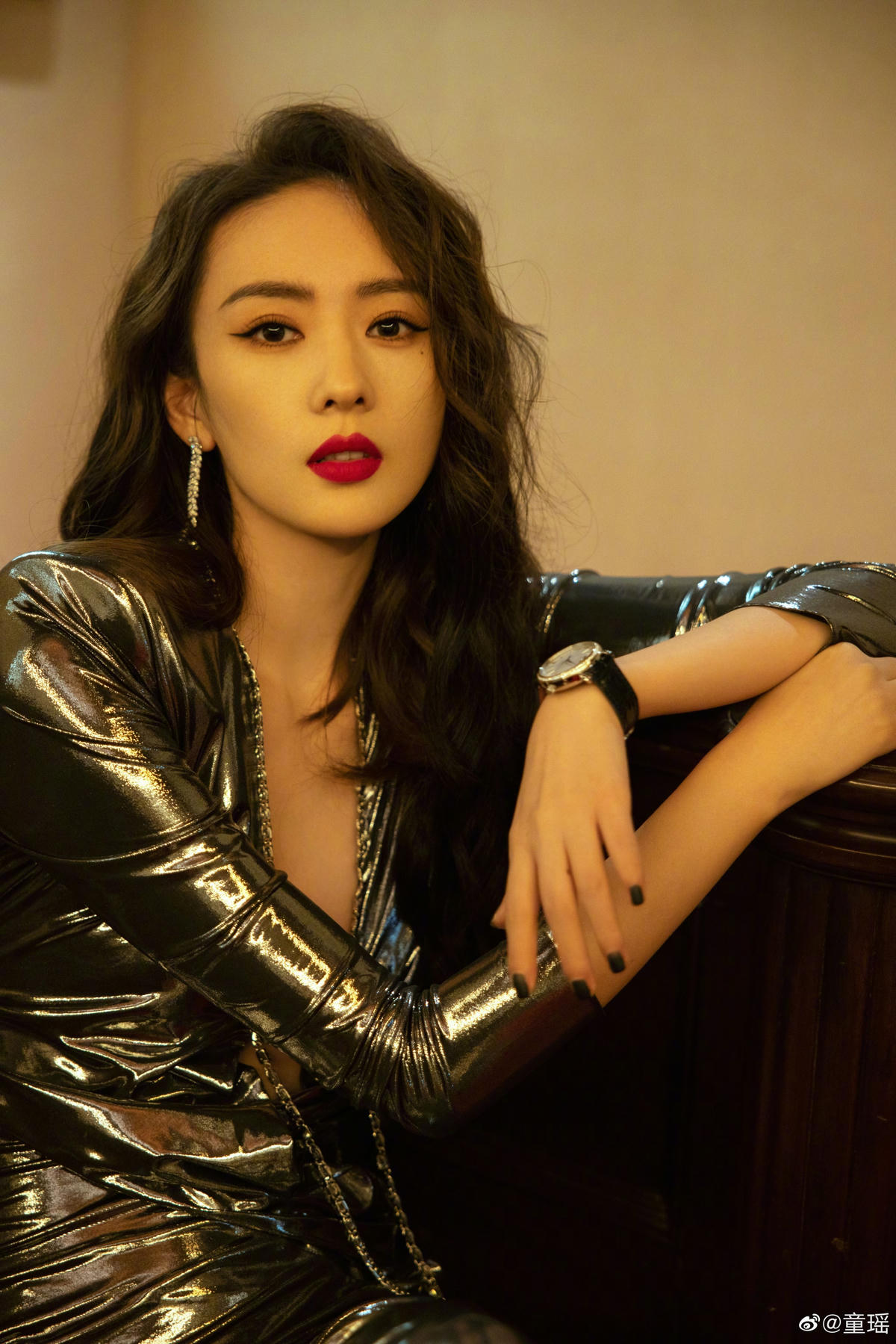 Đồng Dao sau thành công của “30 chưa phải là hết” nhưng vẫn đứng tít ngoài bìa.