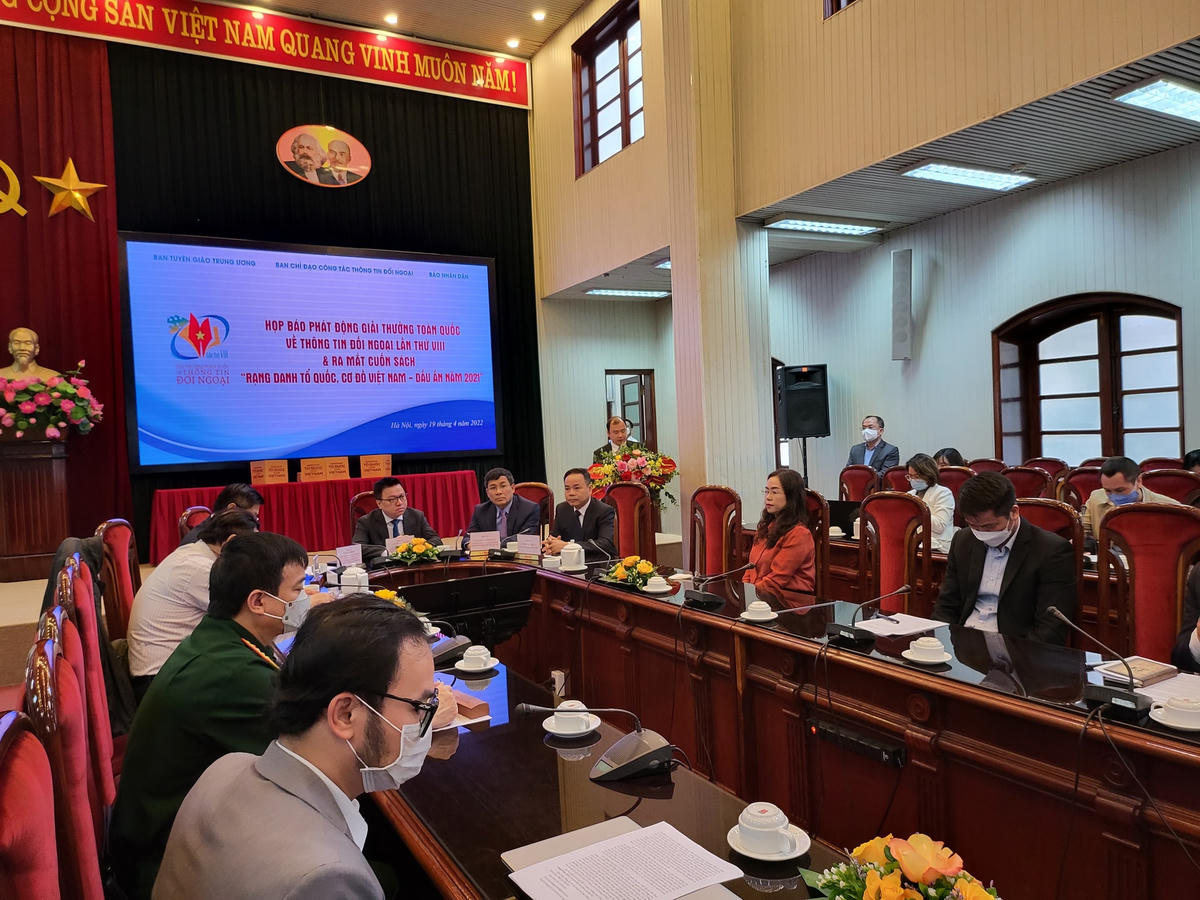 Quang cảnh buổi họp báo.