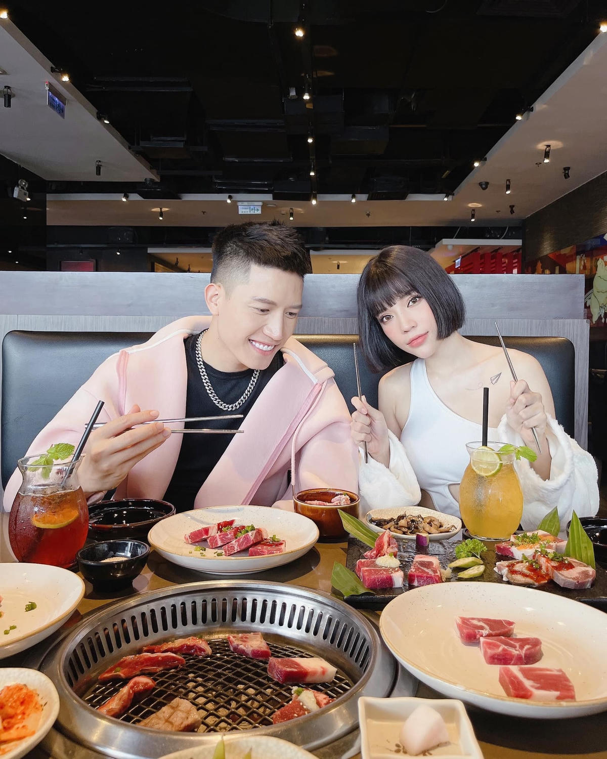 Nhiều nghi vấn cho rằng cặp đôi đang sống chung nhà.