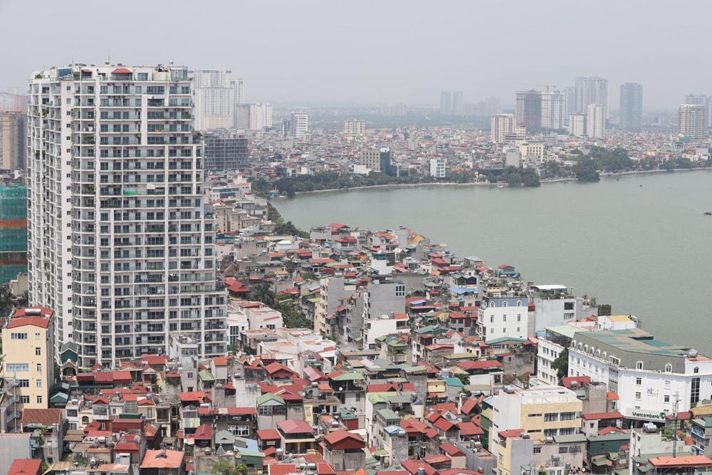 Giá nhà đất thời gian qua vẫn tăng cao. Ảnh: Quang Vinh.