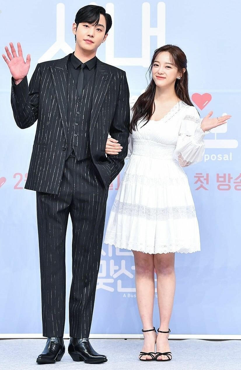 Những tương tác của cặp đôi trong phim khiến người xem vô cùng thích thú khi vừa ngọt ngào, hài hước nhưng cũng không kém phần đáng yêu. 