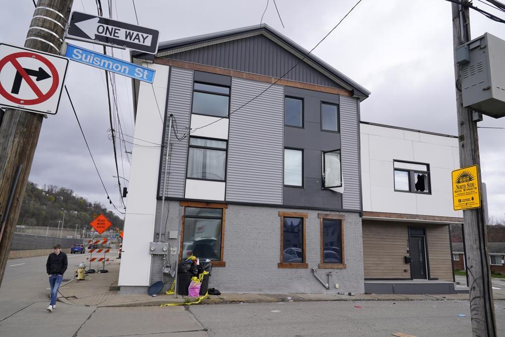 Đây là khu nhà cho thuê ngắn hạn, nơi cảnh sát cho biết một vụ nổ súng đã xảy ra tại một bữa tiệc tư gia ở Pittsburgh. Ảnh: AP.