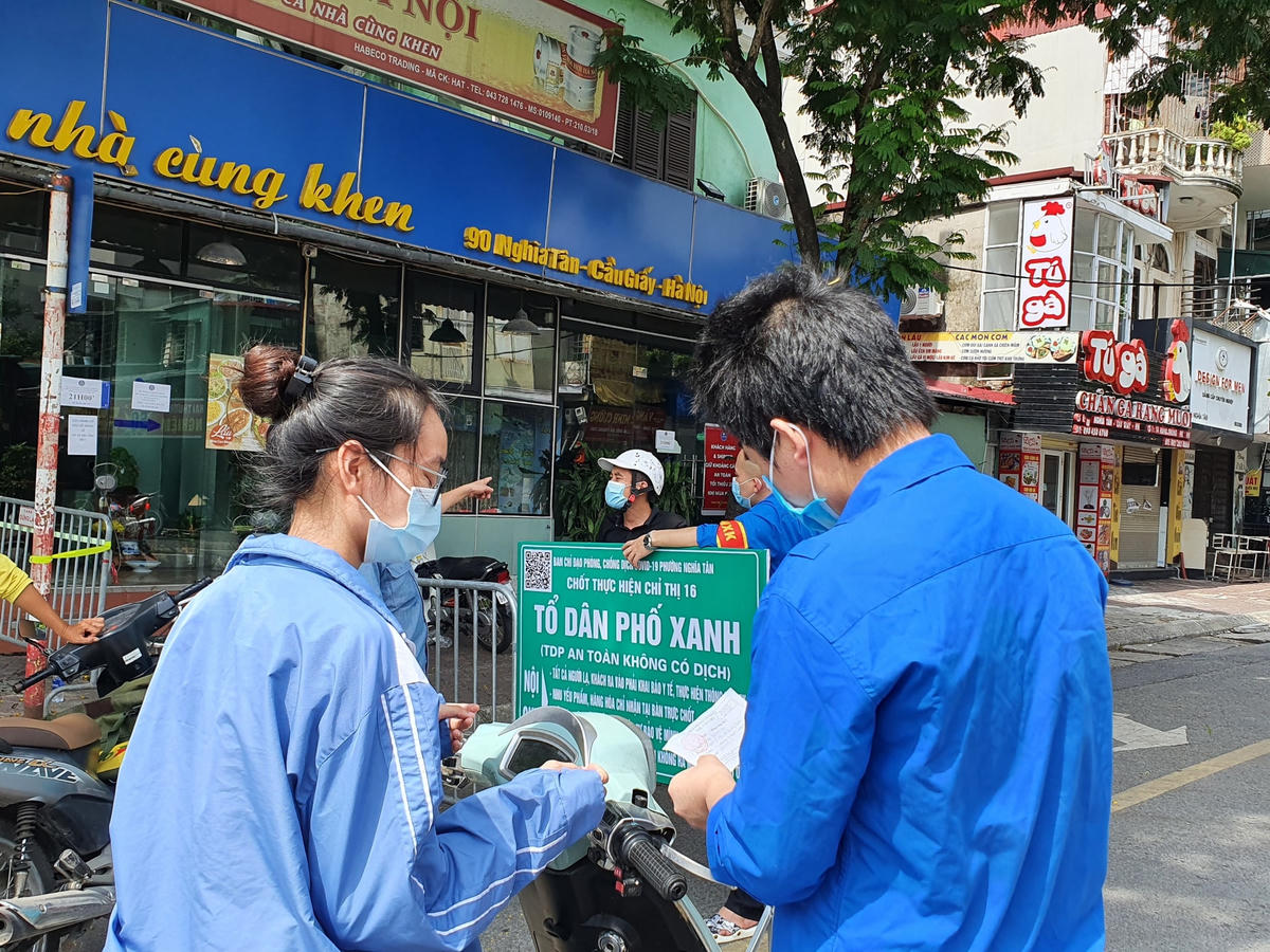 [ẢNH] Cận cảnh các chốt chặn của 'Tổ dân phố xanh' đầu tiên tại Hà Nội