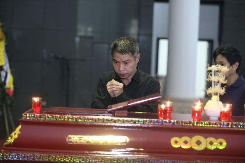 NSND Công Lý đến tiễn biệt người đàn chị.
