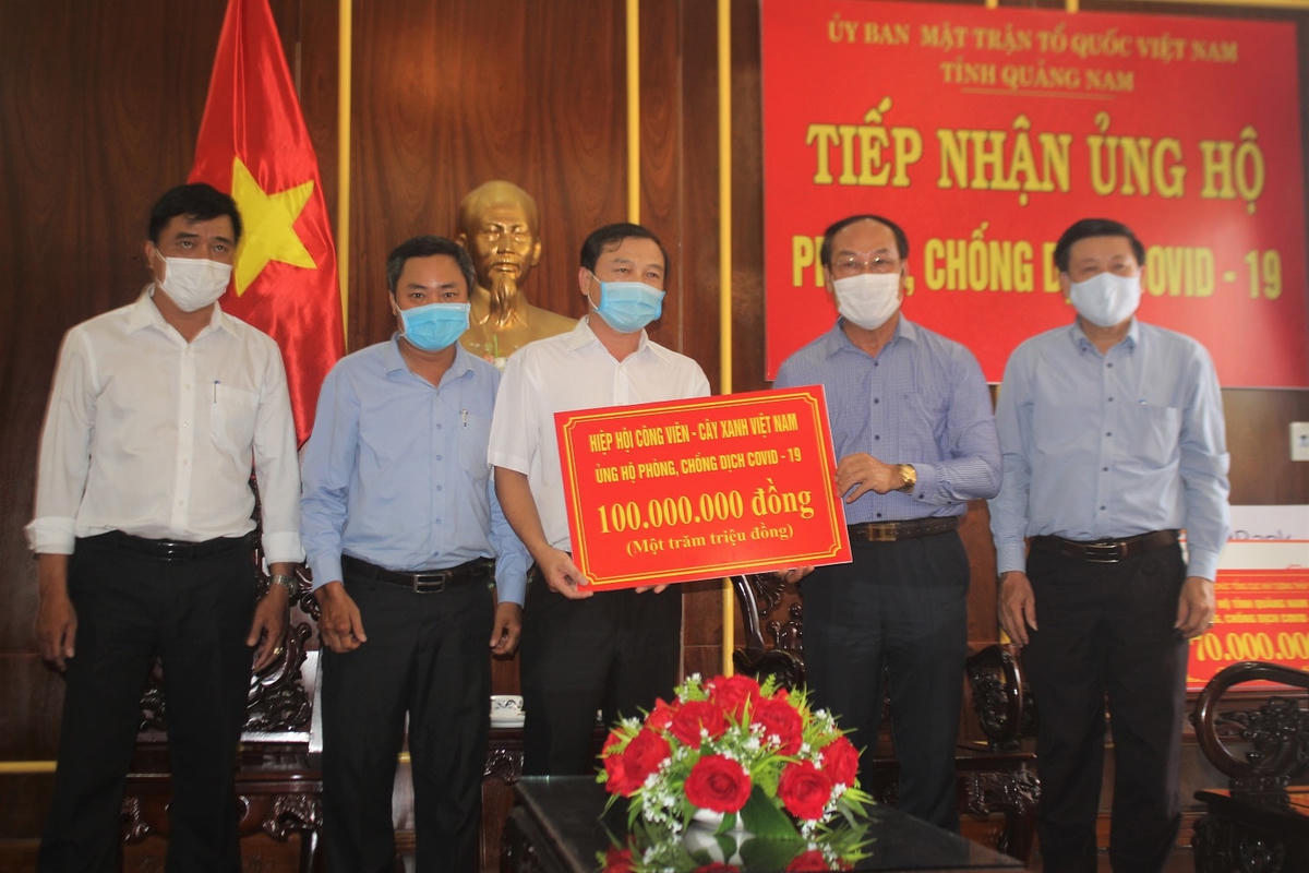 Hiệp hội Công viên - Cây xanh Việt Nam hỗ trợ 100 triệu đồng.