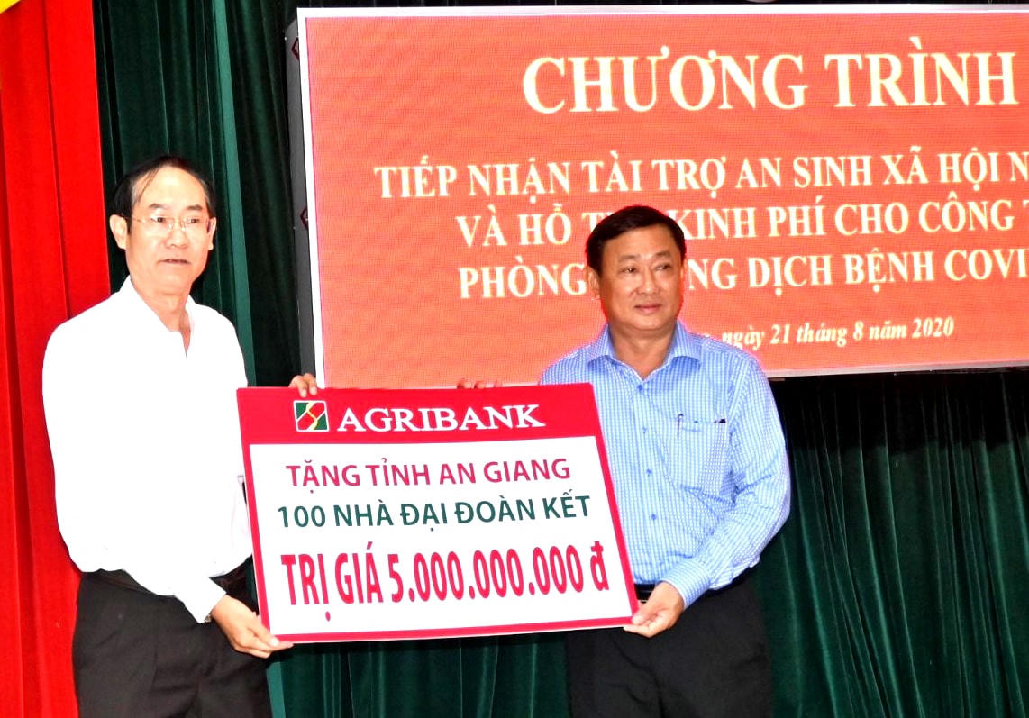 Agribank An Giang hỗ trợ 5 tỷ đồng cho quỹ An sinh xã hội.
