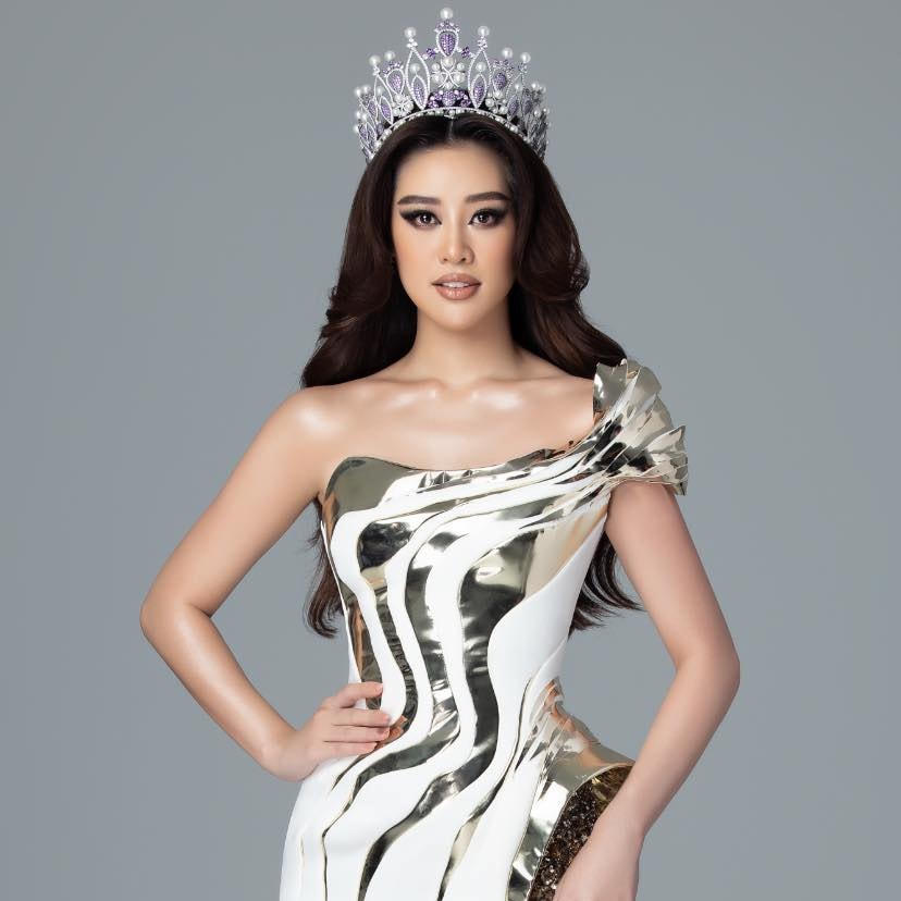 Không để sự việc đi quá xa, người đẹp đã lên tiếng đính chính sự việc.