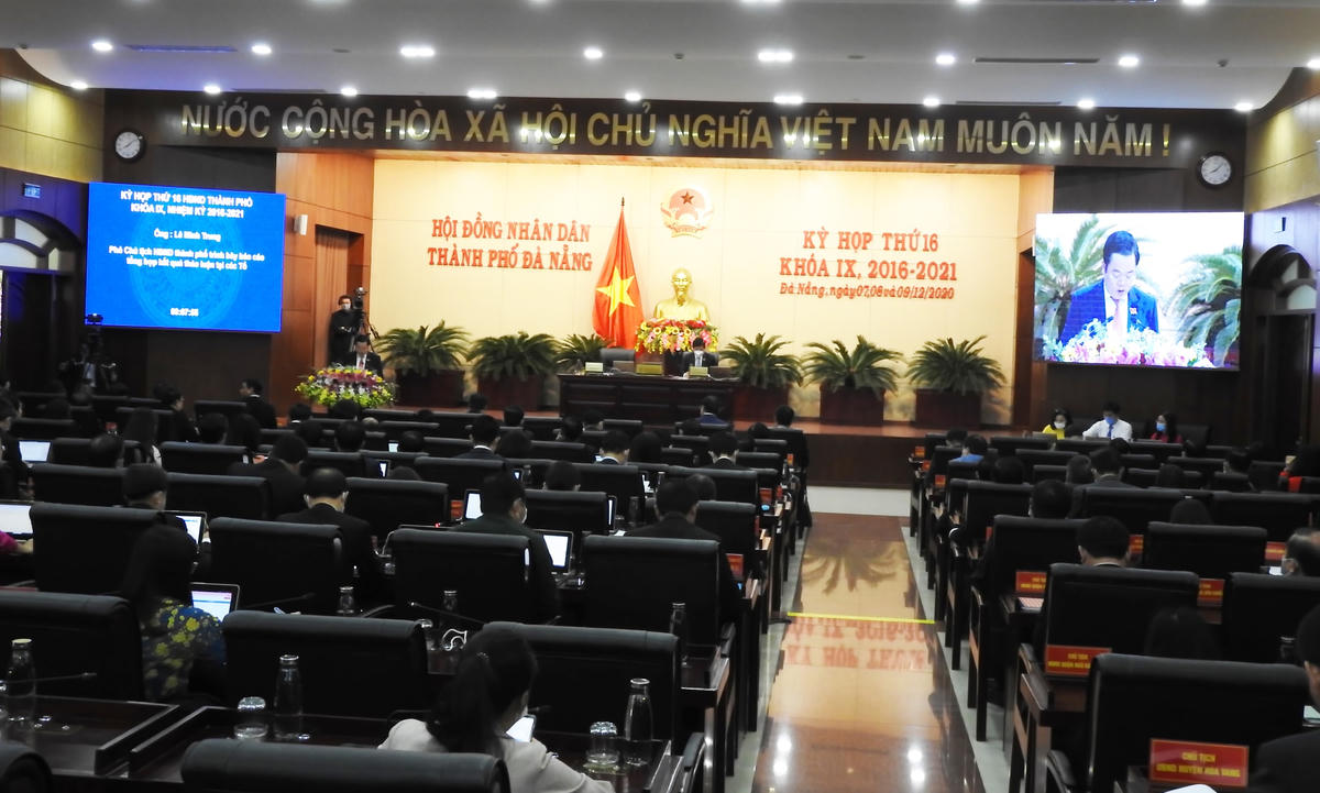 Phiên họp thứ 2 (kỳ họp thứ 16, khóa IX, nhiệm kỳ 2016 – 2021) HĐND TP Đà Nẵng, sáng 8/12. Ảnh Thanh Tùng