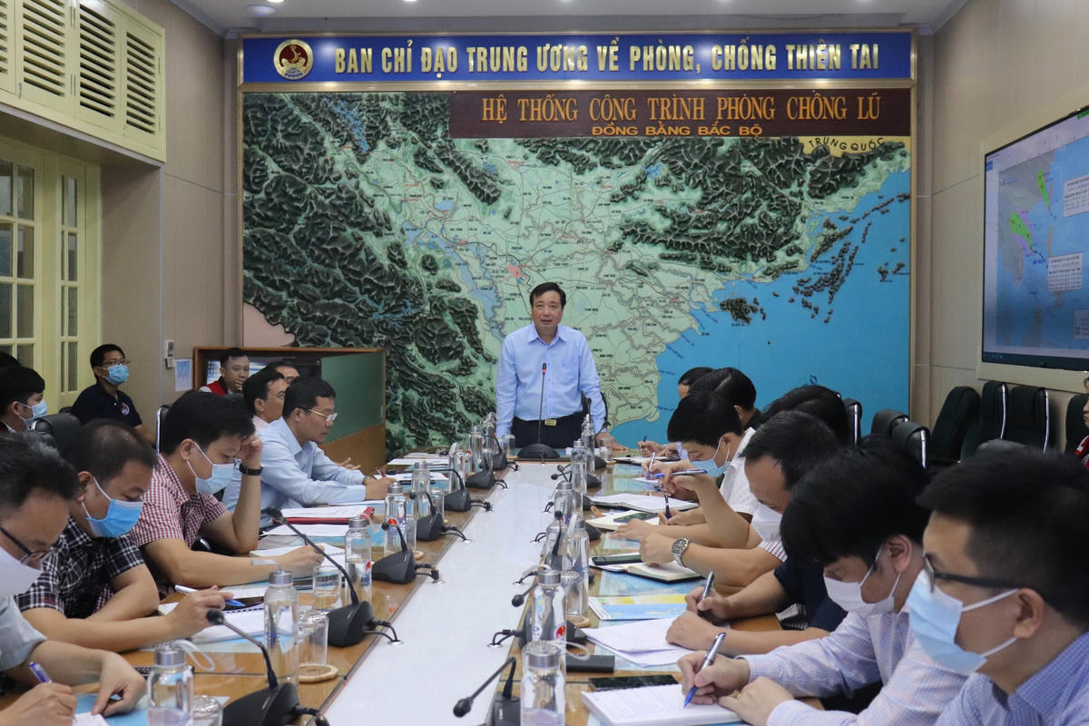 Tổng cục trưởng Tổng cục Phòng chống thiên tai Trần Quang Hoài: Trong 24 giờ tới, ATNĐ sẽ mạnh lên thành bão và đổ bộ rất nhanh vào đất liền.