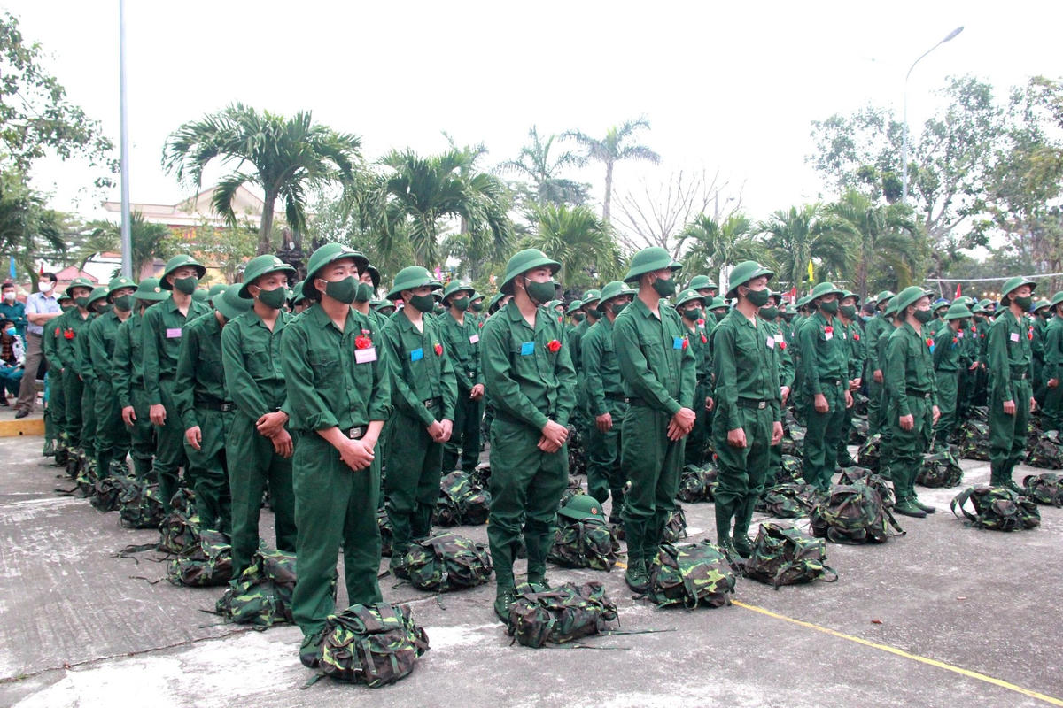 Các tân binh huyện Núi Thành sẵn sàng lên đường nhập ngũ.