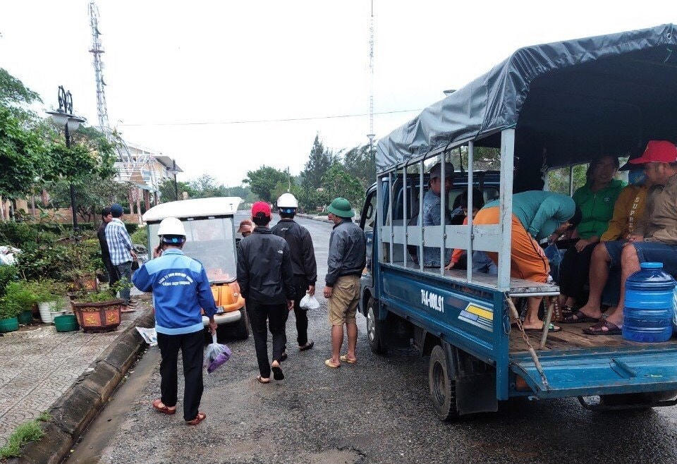 Huyện đảo Cồn Cỏ (Quảng Trị):  Khẩn cấp đưa quân dân vào hầm để tránh bão