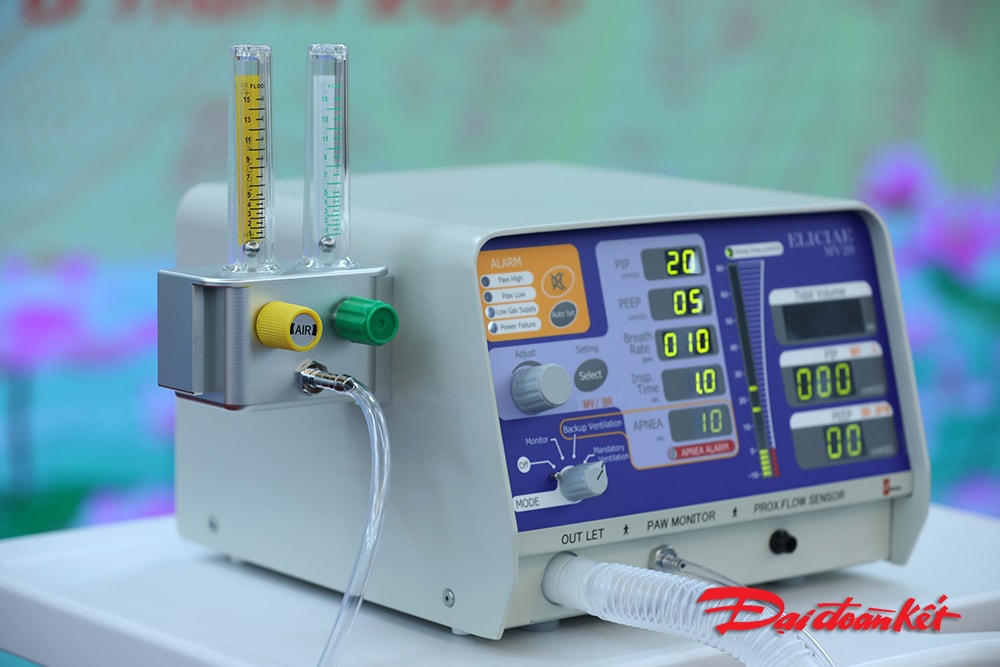 500 máy thở trị giá 120 tỷ đồng từ Trường Đại học Văn Lang và Tập đoàn Vạn Thịnh Phát.