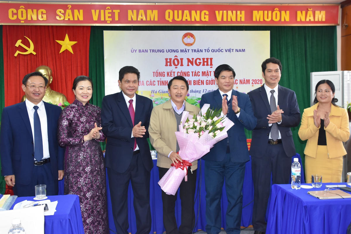 Chúc mừng Cụm trưởng Cụm thi đua các tỉnh miền núi biên giới phía Bắc năm 2021.