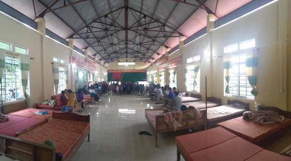 Khu vực UBND xã Cô Ba, nơi cấp căn cước công dân, đồng thời kê giường cho người dân nằm ngủ qua đêm nếu phải chờ đợi. (Ảnh: Phạm Hữu).
