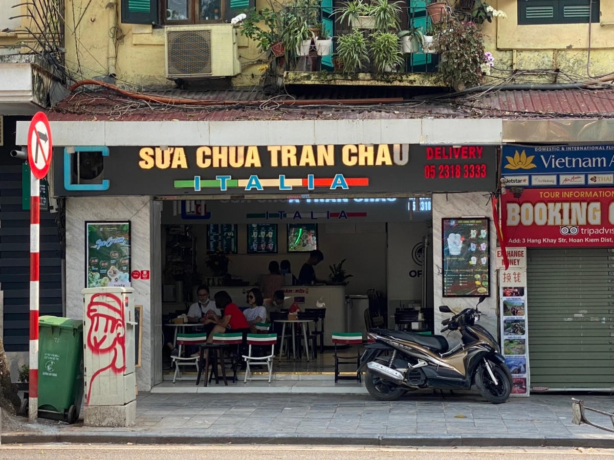 Nhiều quán cafe phố cổ vắng khách bất ngờ trong dịp nghỉ lễ. Ảnh: L.A..