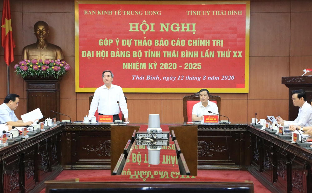 Trưởng Ban Kinh tế Trung ương Nguyễn Văn Bình phát biểu tại hội nghị.