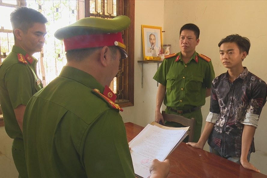 Đối tượng Lê Văn Phúc tại trụ sở cơ quan công an. 