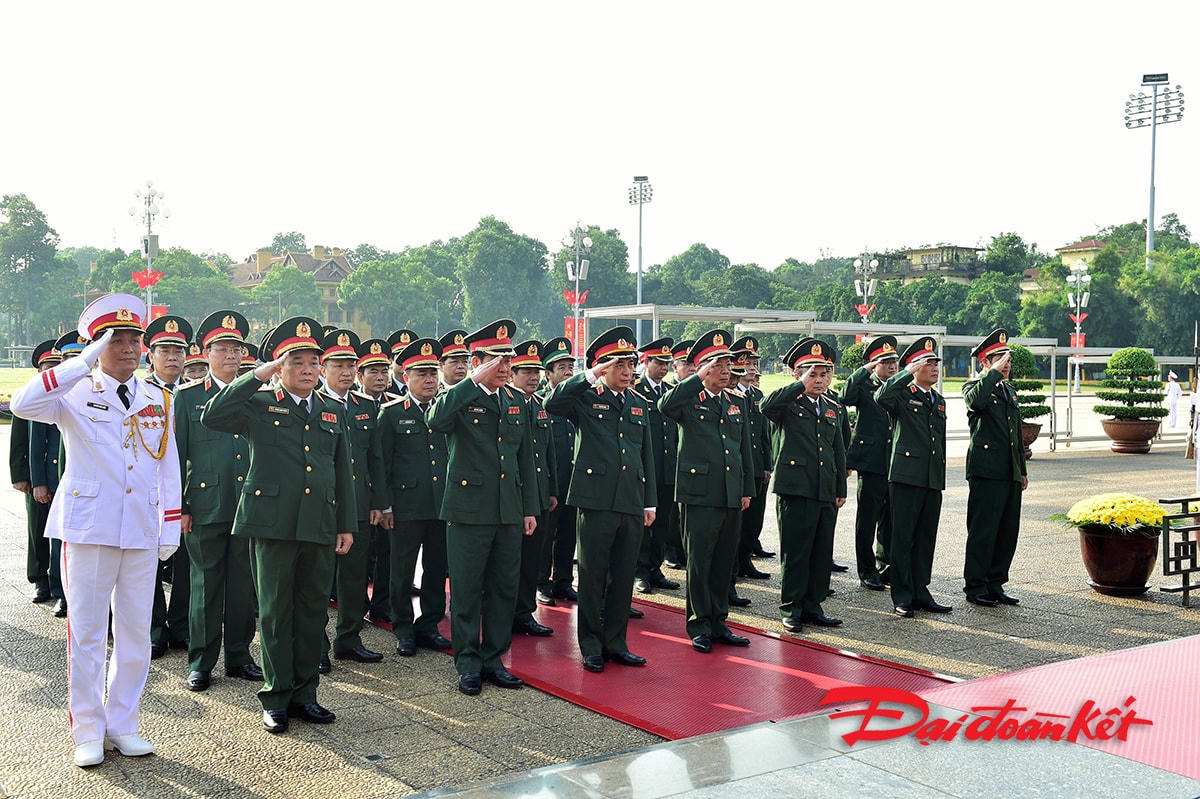 Đoàn đại biểu Quân ủy Trung ương và Bộ Quốc phòng.