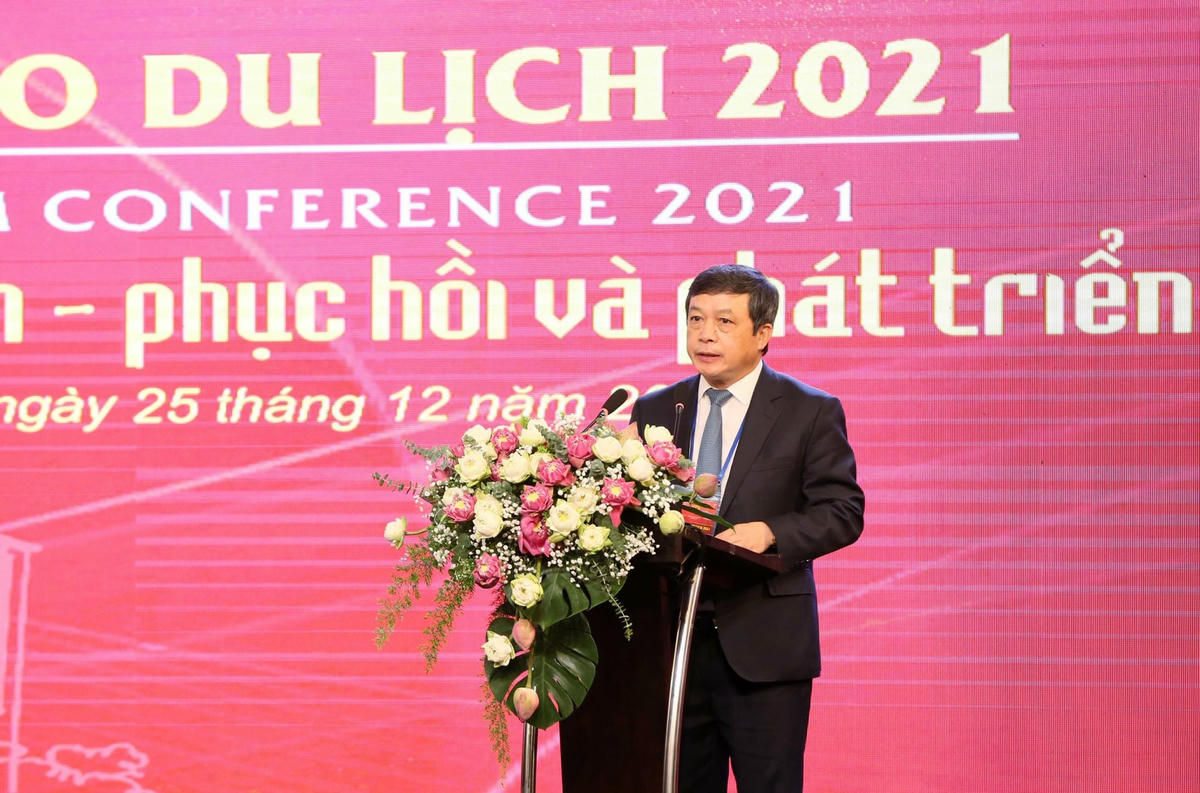 Theo ông Đoàn Văn Việt, Thứ trưởng Bộ VHTTDL cho biết, do ảnh hưởng của đại dịch Covid-19 trong 2 năm qua đã có hàng trăm doanh nghiệp du lịch, lữ hành bị ảnh hưởng nặng nề, thậm chí đã phải xin thu hồi giấy phép kinh doanh lữ hành.