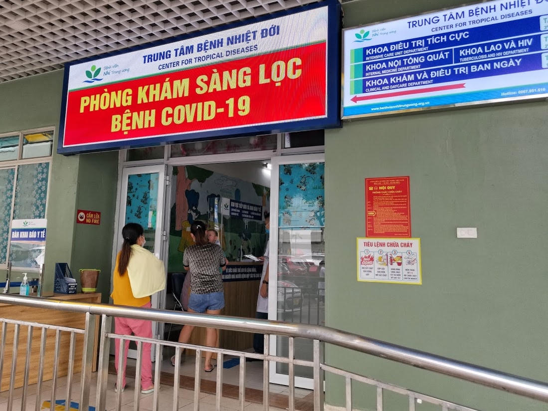 Phòng khám sàng lọc, Bệnh viện Nhi trung ương, sáng ngày 14/5. Ảnh: Quang Vinh.  