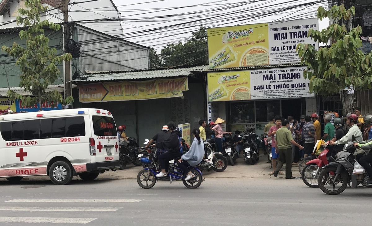 Khu nhà trọ nơi phát hiện cha chết, con trai nguy kịch. Ảnh: TL.