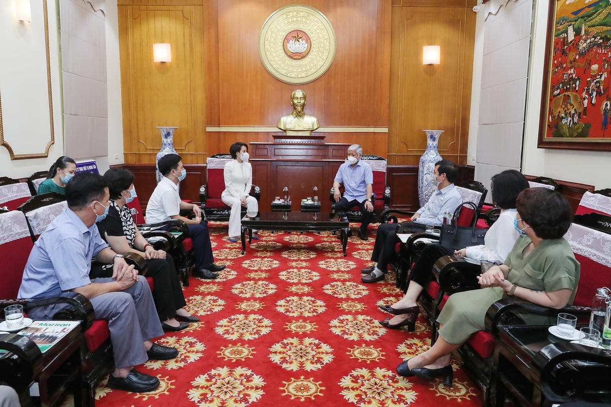 Quang cảnh buổi tiếp nhận.