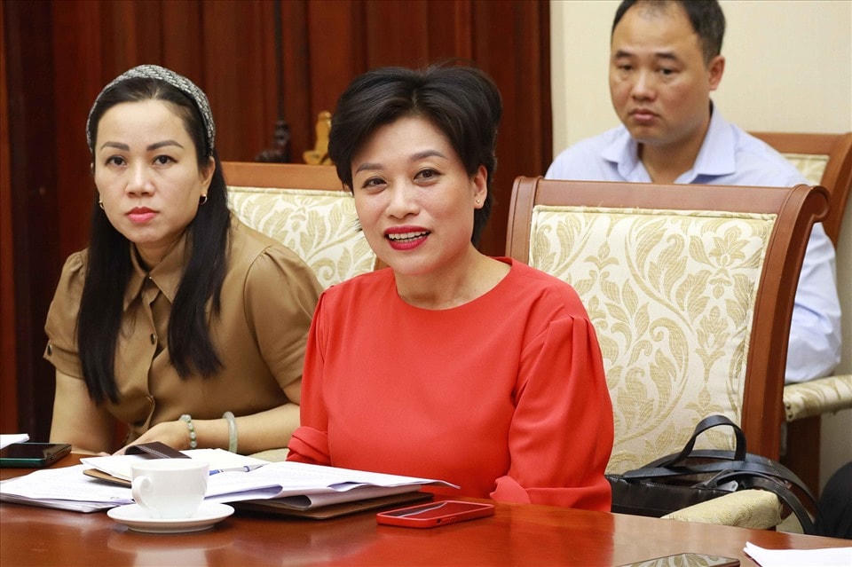NSƯT Trần Ly Ly - Tổng đạo diễn chương trình lễ khai mạc.