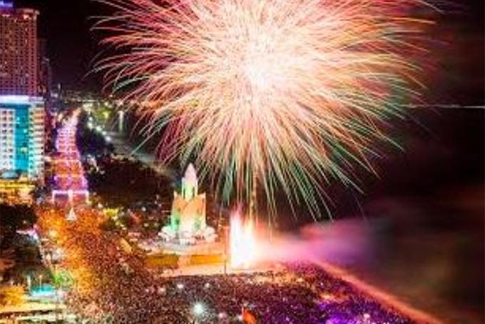 Bắn pháo hoa vào những năm trước đây, của người dân Nha Trang.