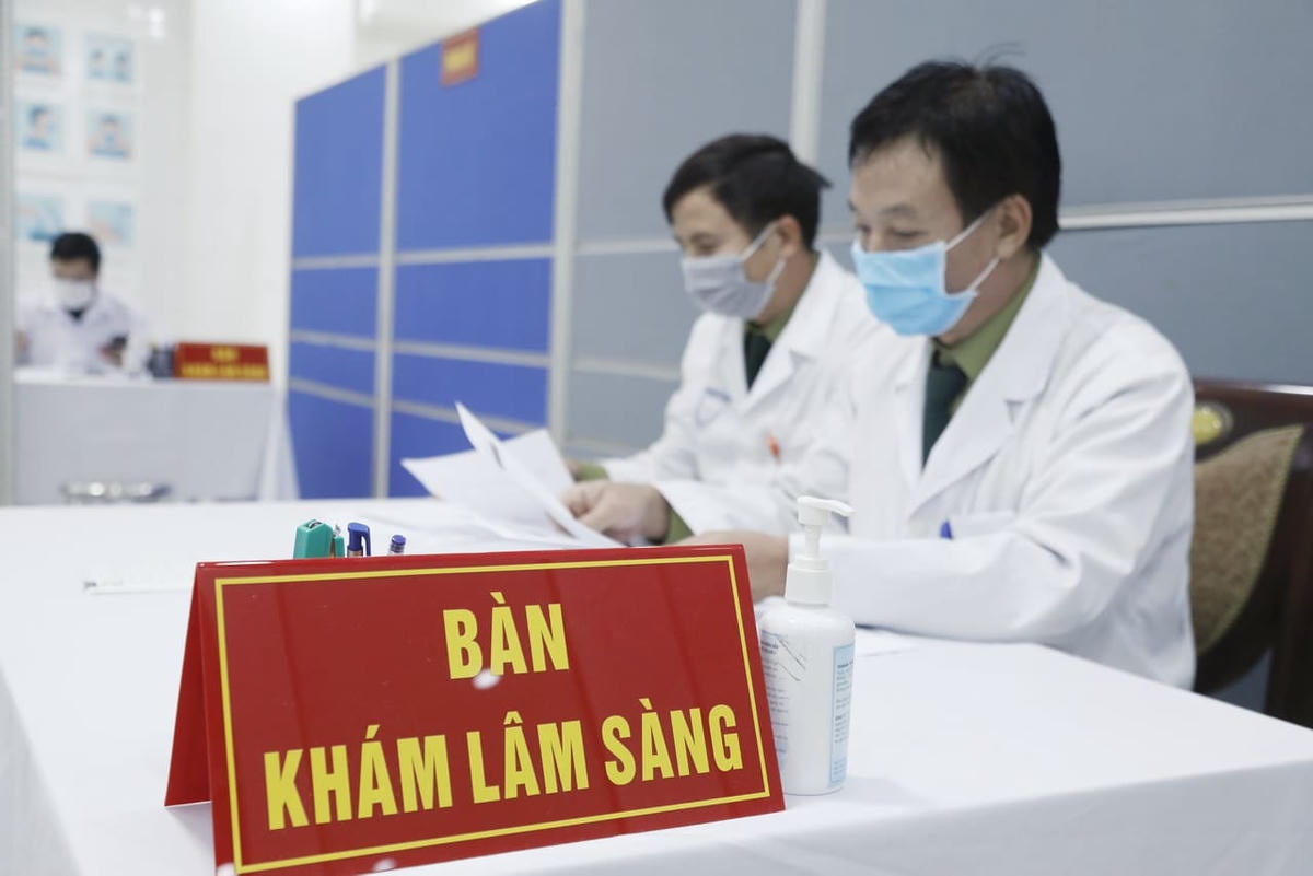 Sáng 17/12, Học viện Quân y chính thức tiêm thử nghiệm vaccine Covid-19 trên người. Ảnh: Quang Vinh.