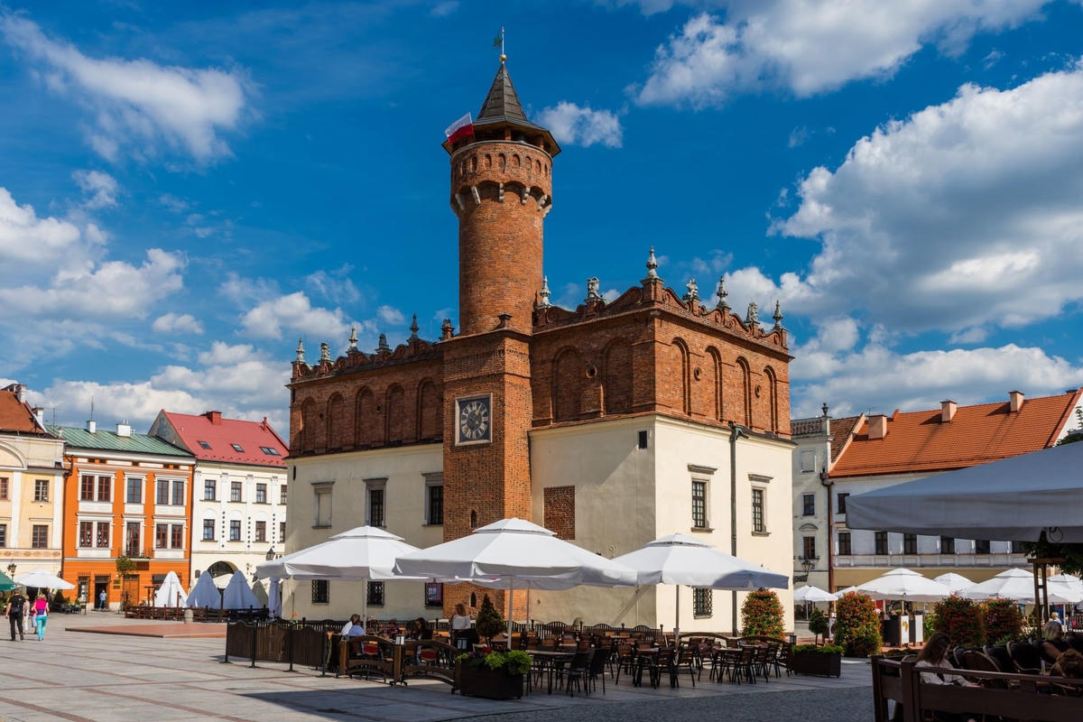 Tarnów là một thành phố, nhưng vẫn mang cảm giác của một thị trấn nhỏ yên bình. Ảnh: CNN.