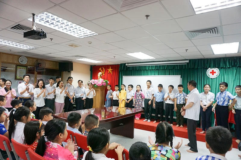 Một buổi sinh hoạt của lớp Vĩ nhân tương lai. Ảnh: CLB Tình Người. 