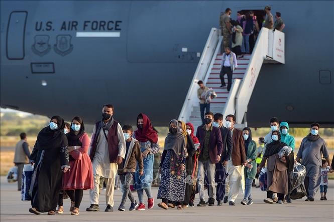 Máy bay quân sự của Mỹ đưa người tị nạn Afghanistan từ Kabul tới căn cứ hải quân Rota, Tây Ban Nha, ngày 31/8/2021. Ảnh: AFP/TTXVN.