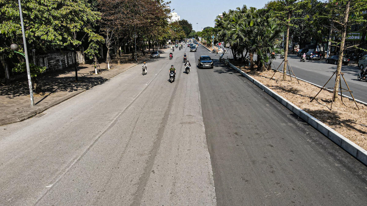 Ông Lê Văn Tuấn, người dân sống bên đường Hoàng Quốc Việt cho biết: “ Sau khi tuyến đường Hoàng Quốc Việt được xén dải phân cách giữa, mặt đường được mở rộng tình trạng ùn tắc vào giờ cao điểm đã giảm đáng kể”.
